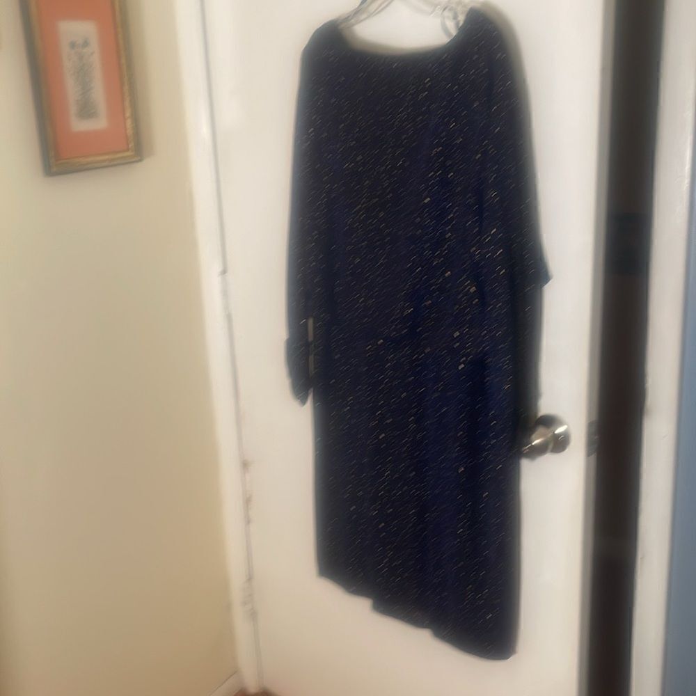 ￼ Jessica Howard, elegant evening, navy blue and gold metallic pullover dress